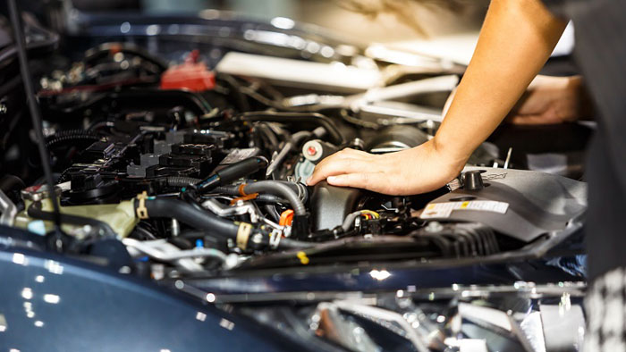 How to become an automotive mechanic?